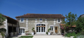 Отель La Grange de Lucie -chambres d'hôtes en Périgord-Dordogne  Нантёй-Орьяк-Де-Бурзак